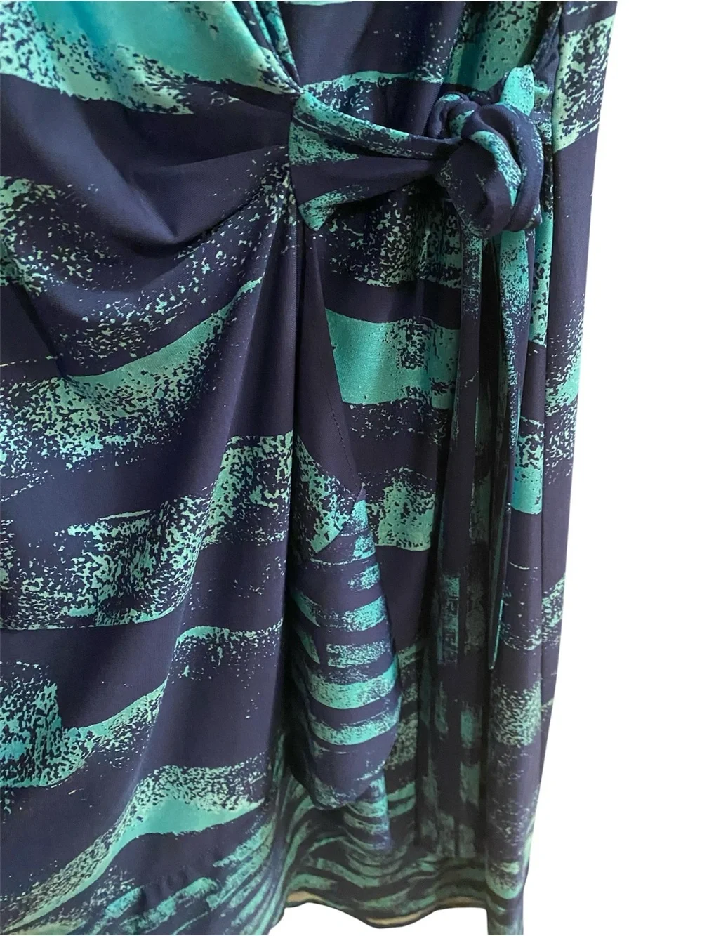 ๐Sold BCBGMaxAzria Navy/Teal
Printed Warp Mini Dress
Size Small
NWOT - Picture 7 of 10